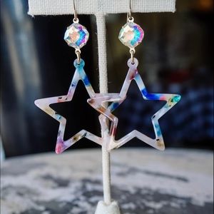 NWT! StuNNiNg BLiNg Resin Star Earrings! 🌸🤩🌴